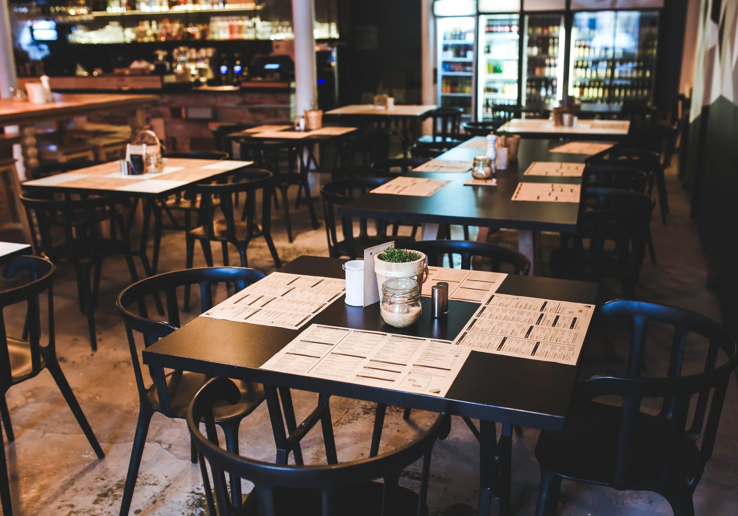 table-in-vintage-restaurant-6267